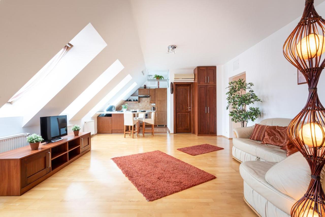 Beautiful Apartment With Ac ブダペスト エクステリア 写真