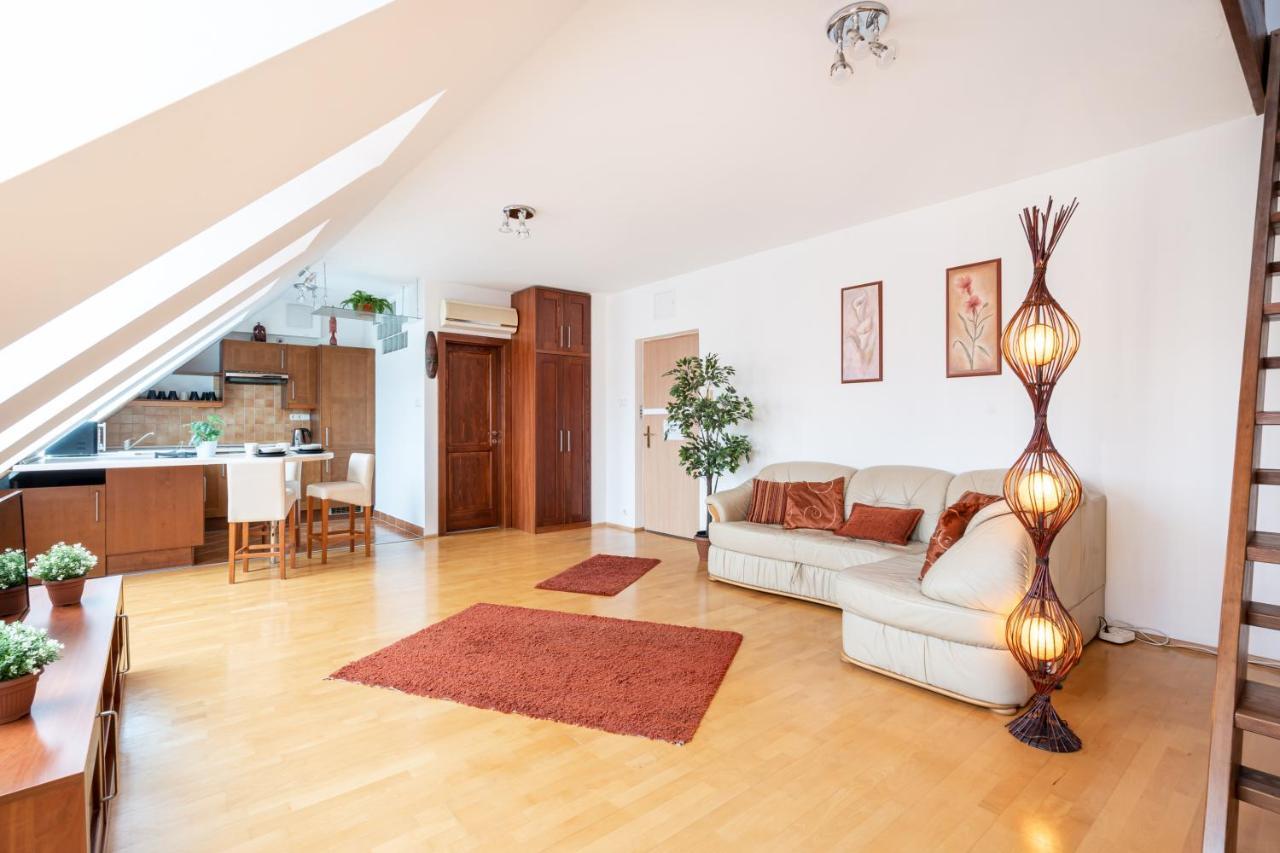 Beautiful Apartment With Ac ブダペスト エクステリア 写真