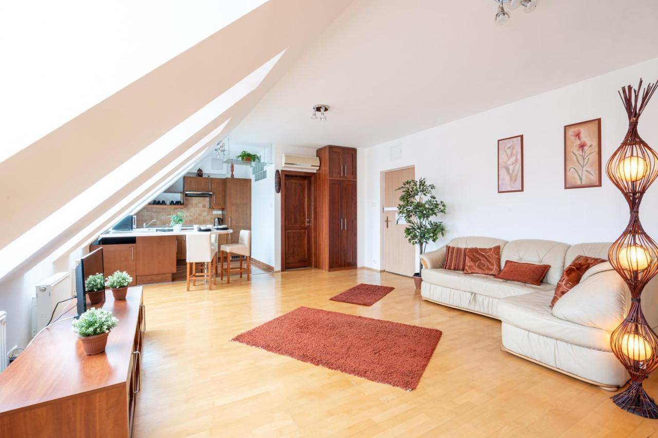 Beautiful Apartment With Ac ブダペスト エクステリア 写真